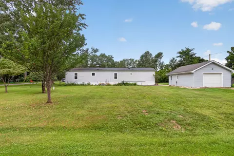 Exterior - 9440 Stetler Dr, Jackson, MI 49201 photo 2 of 10