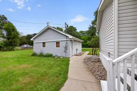 Exterior - 9440 Stetler Dr, Jackson, MI 49201 photo 7 of 10