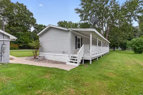 Exterior - 9440 Stetler Dr, Jackson, MI 49201 photo 3 of 10