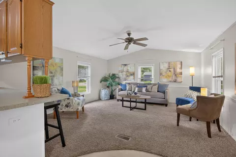 Living - 9440 Stetler Dr, Jackson, MI 49201 photo 1 of 4