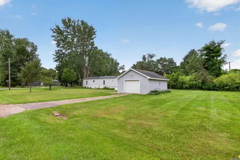 Exterior - 9440 Stetler Dr, Jackson, MI 49201 photo 8 of 10