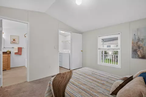 Bedroom - 9440 Stetler Dr, Jackson, MI 49201 photo 2 of 5