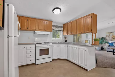 Kitchen - 9440 Stetler Dr, Jackson, MI 49201 photo 3 of 3