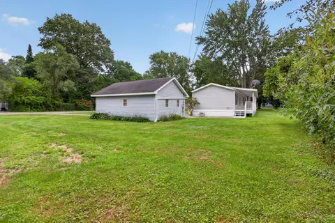 Exterior - 9440 Stetler Dr, Jackson, MI 49201 photo 9 of 10