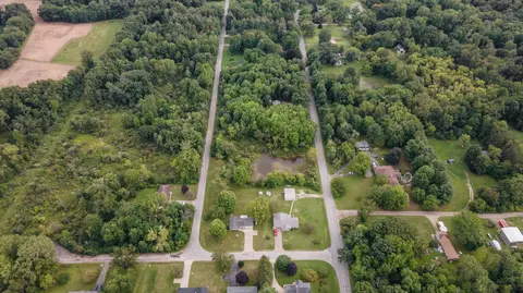 102 Sherwood Dr, Hastings, MI 49058