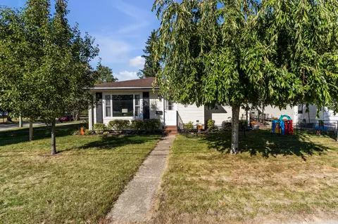 527 Arthur St, Chelsea, MI 48118