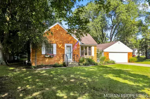 210 Hope Ave, Holland, MI 49423