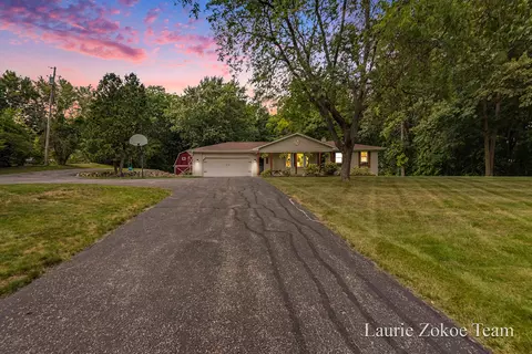 7613 Leonard St, Coopersville, MI 49404