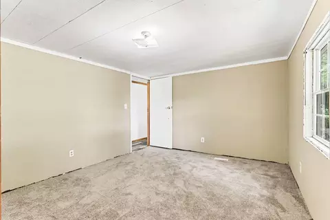 Bedroom - 953 Weaver Rd, Bronson, MI 49028 photo 2 of 5