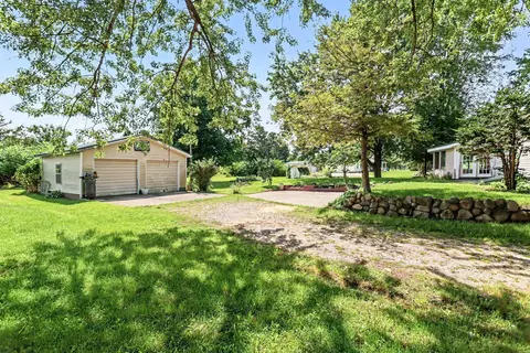 Exterior - 953 Weaver Rd, Bronson, MI 49028 photo 7 of 8