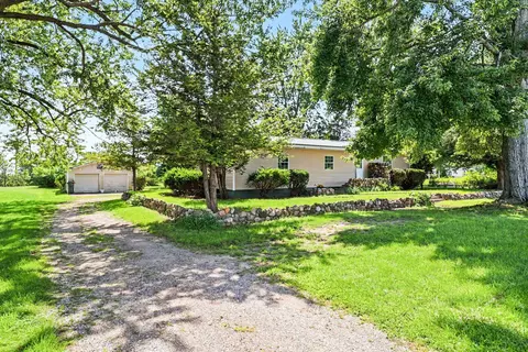 Exterior - 953 Weaver Rd, Bronson, MI 49028 photo 5 of 8