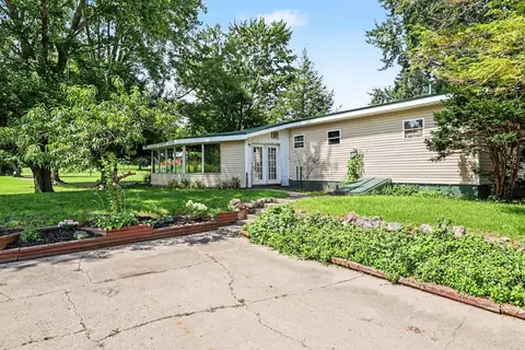 Exterior - 953 Weaver Rd, Bronson, MI 49028 photo 2 of 8