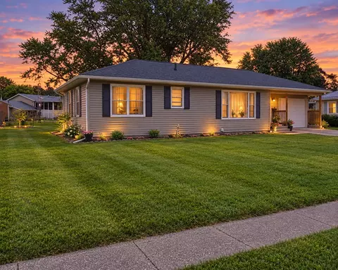 329 N Lakeview Ave, Sturgis, MI 49091