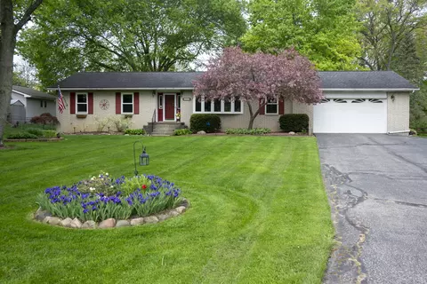 4546 Rohr Rd, Lake Orion, MI 48359