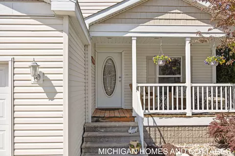 5245 W Scenic Turn Ln, Holland, MI 49423