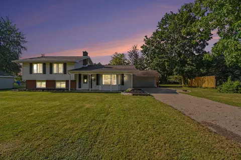 88 Henry St, Coopersville, MI 49404