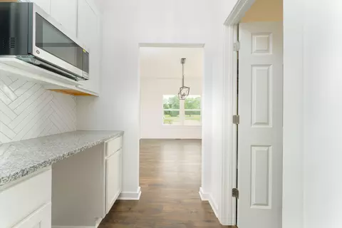 Entry Way - 3 Peninsula Dr, Jackson, MI 49201 photo 4 of 13
