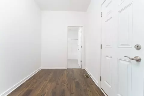 Entry Way - 3 Peninsula Dr, Jackson, MI 49201 photo 11 of 13