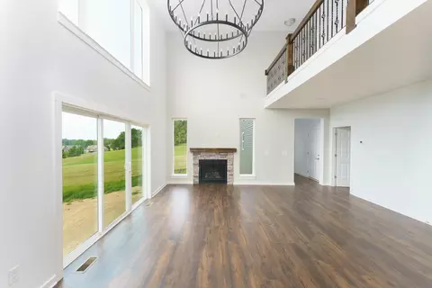 Living - 3 Peninsula Dr, Jackson, MI 49201 photo 1 of 3