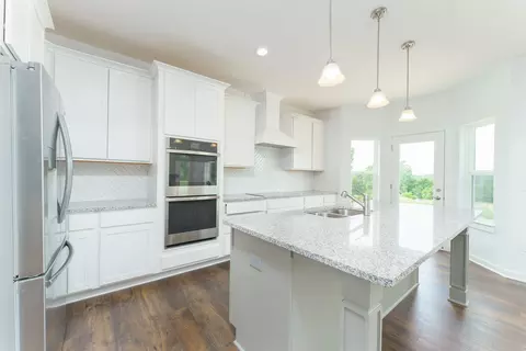 Kitchen - 3 Peninsula Dr, Jackson, MI 49201 photo 1 of 3