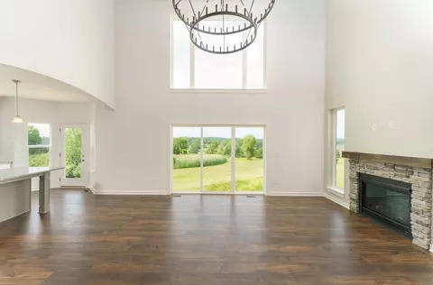 Living - 3 Peninsula Dr, Jackson, MI 49201 photo 2 of 3