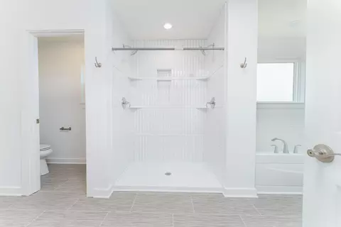 Bath - 3 Peninsula Dr, Jackson, MI 49201 photo 2 of 6