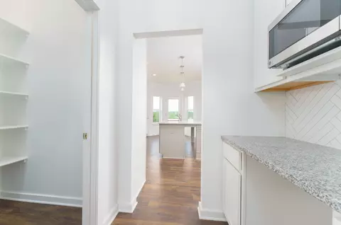 Entry Way - 3 Peninsula Dr, Jackson, MI 49201 photo 6 of 13