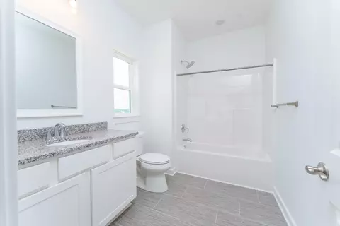 Bath - 3 Peninsula Dr, Jackson, MI 49201 photo 6 of 6