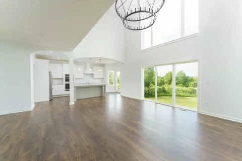 Living - 3 Peninsula Dr, Jackson, MI 49201 photo 3 of 3