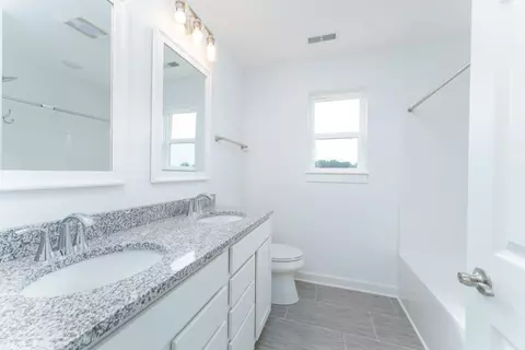 Bath - 3 Peninsula Dr, Jackson, MI 49201 photo 1 of 6