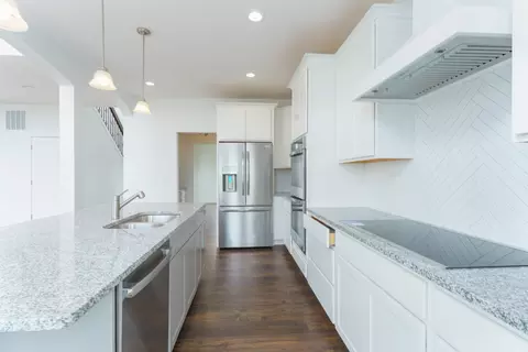 Kitchen - 3 Peninsula Dr, Jackson, MI 49201 photo 3 of 3