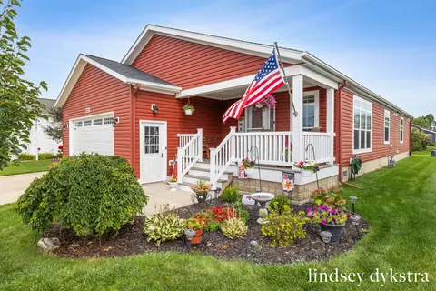 5231 Woodberry Ln, Holland, MI 49423