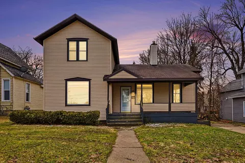 154 Carrier St NE, Grand Rapids, MI 49505