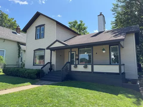 154 Carrier St NE, Grand Rapids, MI 49505