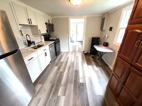 Kitchen - 185 Kirkwood Ave, Battle Creek, MI 49037 photo 3 of 3