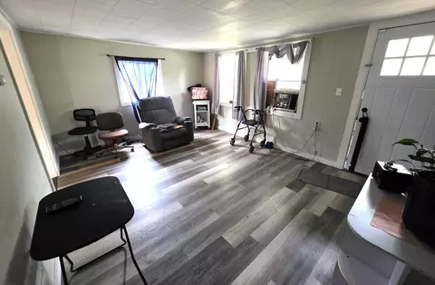 Living - 185 Kirkwood Ave, Battle Creek, MI 49037 photo 3 of 3