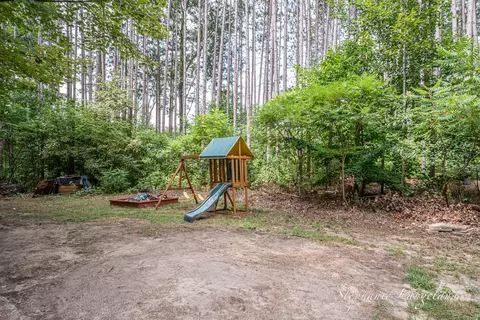 Exterior - 7972 S 192nd Ave, Holton, MI 49425 photo 7 of 10