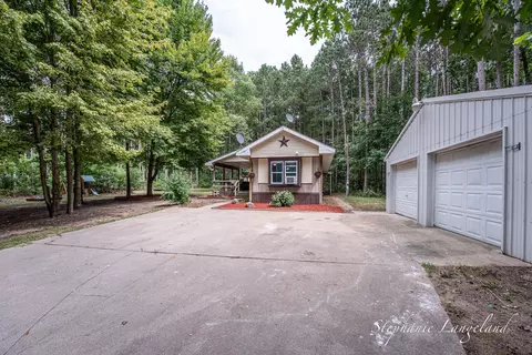 Exterior - 7972 S 192nd Ave, Holton, MI 49425 photo 3 of 10