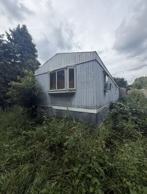 25306 Mckenzie St, Dowagiac, MI 49047