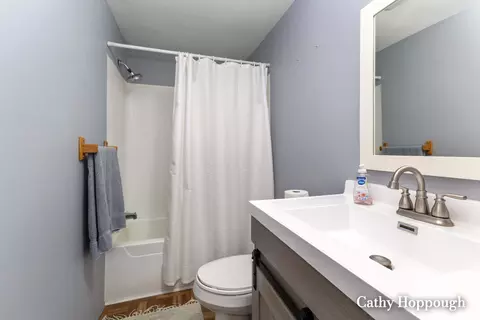 Bath - 858 Kellogg Rd, Ionia, MI 48846 photo 1 of 2