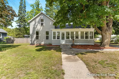 412 W Montcalm St, Greenville, MI 48838