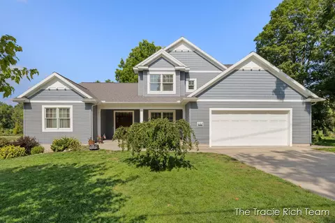 269 N Main St, Rockford, MI 49341
