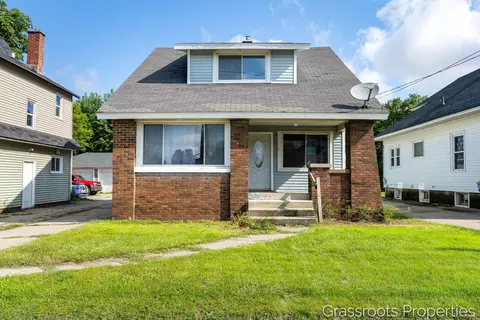 1109 Fulton St W, Grand Rapids, MI 49504