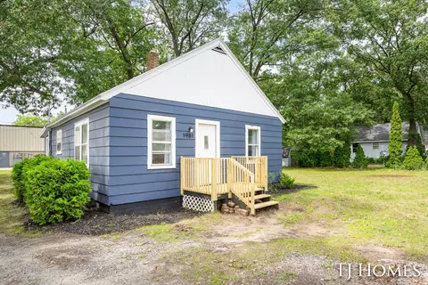 1981 Valley St, Muskegon, MI 49442