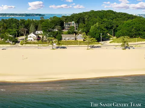 1796 Beach St, Muskegon, MI 49441