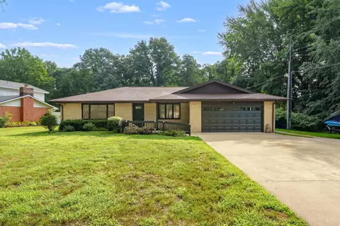 5095 W Donna Dr, Stevensville, MI 49127