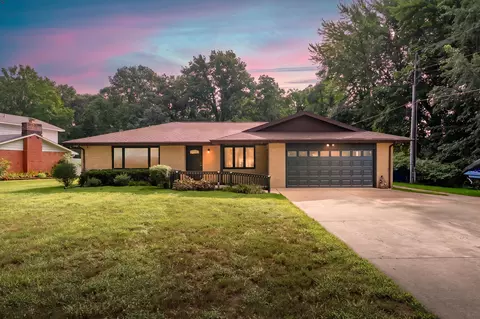 5095 W Donna Dr, Stevensville, MI 49127
