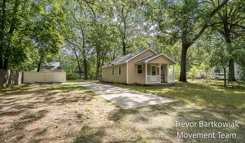 2948 Valley St, Muskegon, MI 49444