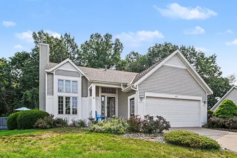 104 Orchard Dr, South Haven, MI 49090