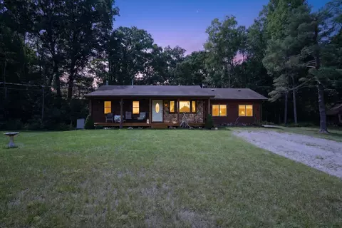 10077 Maple Hill Rd, Howard City, MI 49329